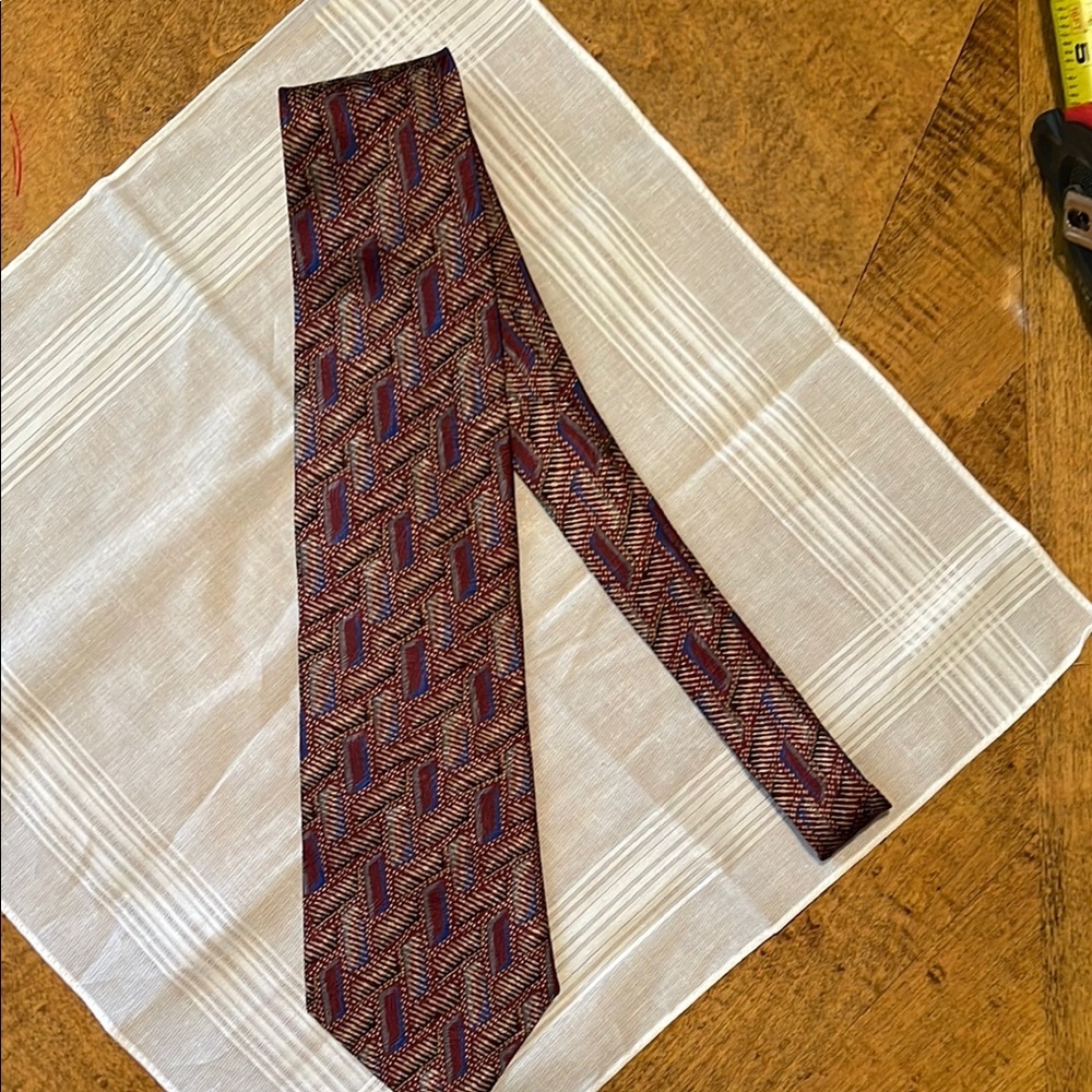 Geometric Patterned Silk Mens Tie